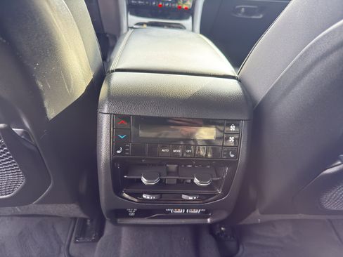 Used 2023 Jeep Grand Cherokee L Limited w/ Luxury Tech Group II AWD/4WD image 32