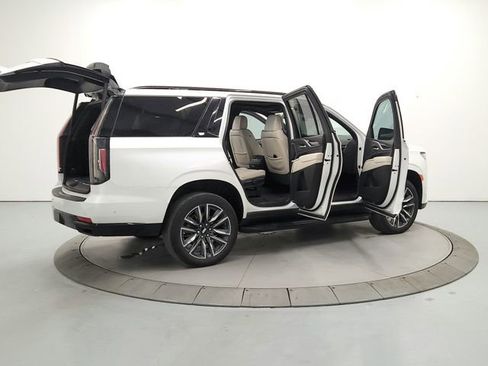 Used 2024 Cadillac Escalade Sport RWD image 15