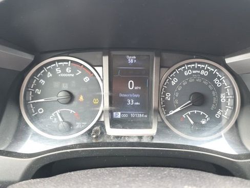 Used 2016 Toyota Tacoma SR5 w/ SR5 Appearance Package (SN) image 13