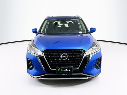 Used 2023 Nissan Kicks SV FWD image 2