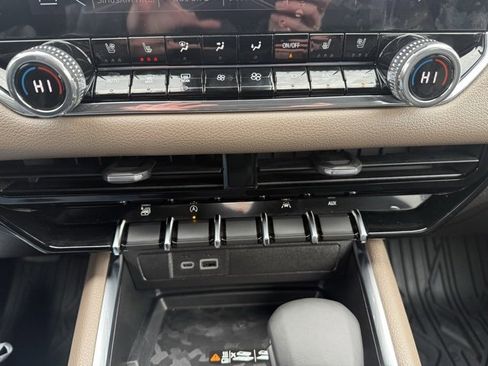 Used 2025 GMC Canyon Denali image 23