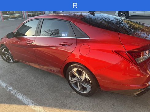 Used 2021 Hyundai Elantra Limited image 2