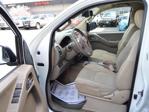 Used 2013 Nissan Frontier SV image 34