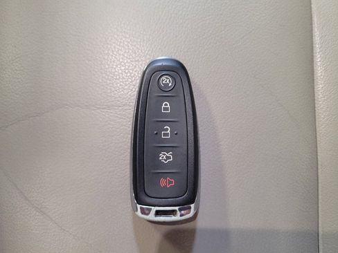 Used 2015 Ford Escape Titanium FWD image 32