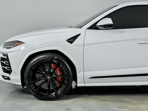 Used 2020 Lamborghini Urus image 7