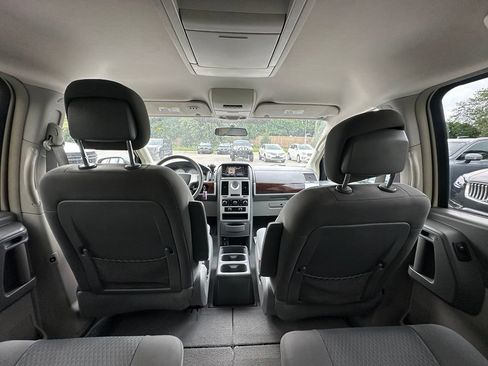 Used 2010 Chrysler Town & Country Touring FWD image 18