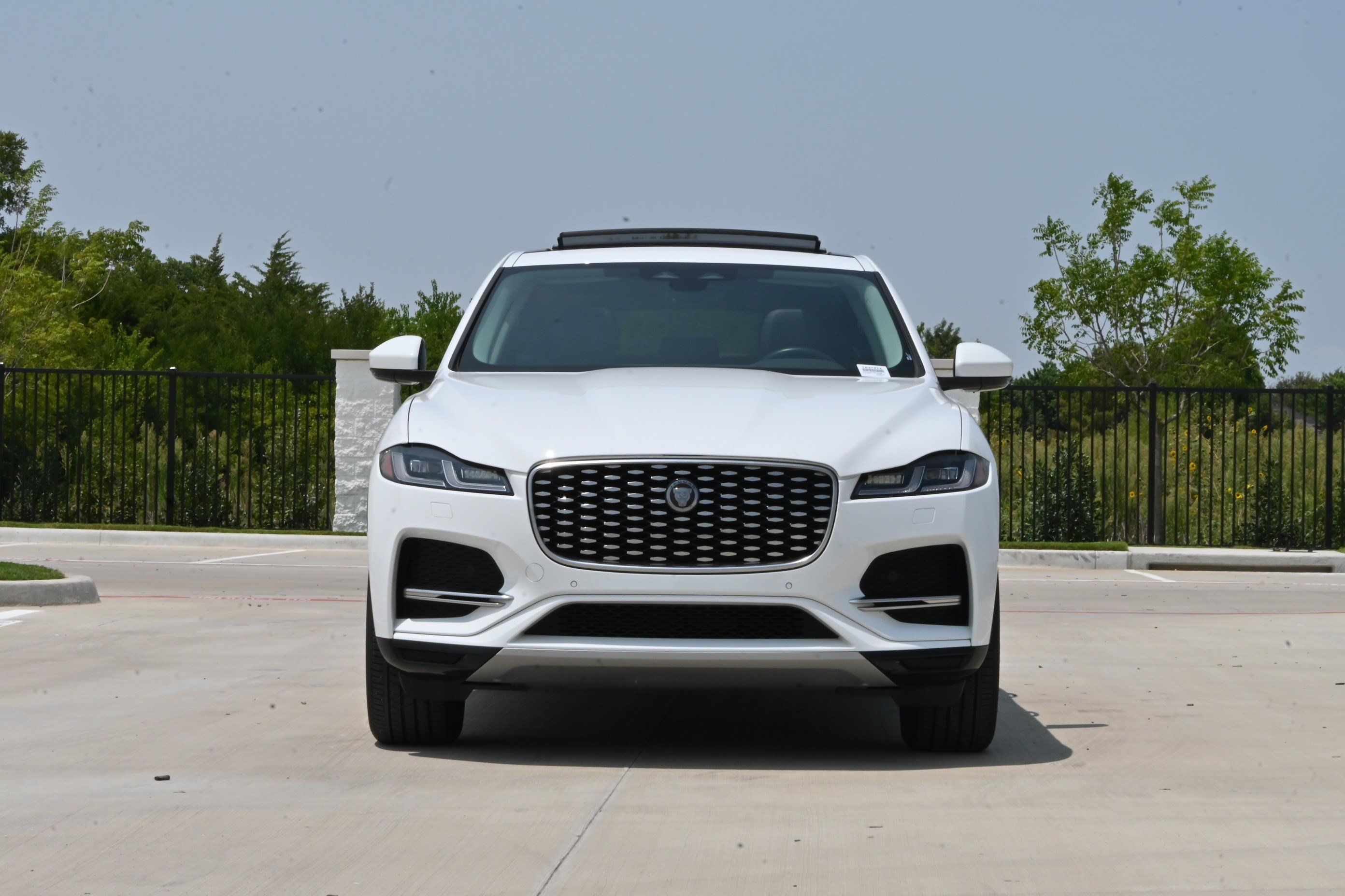 Used 2022 Jaguar F-PACE AWD/4WD image 3