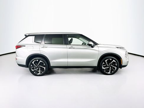 Used 2024 Mitsubishi Outlander SE Black Edition image 10