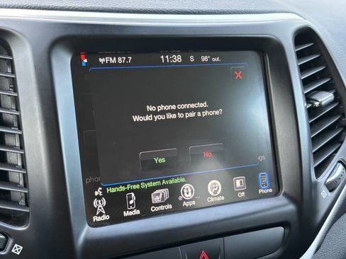 Used 2018 Jeep Cherokee Latitude Plus w/ Cold Weather Group image 17