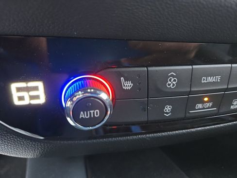 Used 2024 Buick Enclave Essence w/ Technology Package image 23