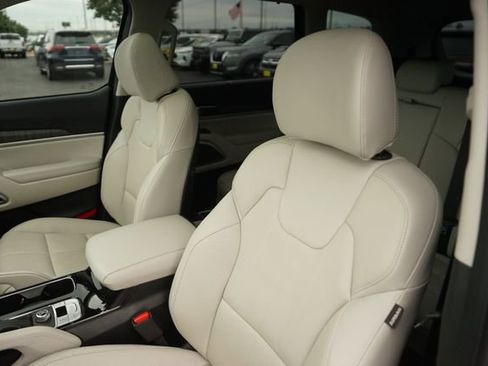 Used 2025 Kia Telluride EX FWD image 10