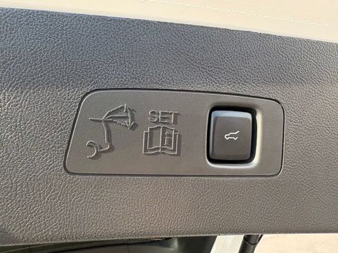 Used 2024 Lincoln Corsair AWD w/ Equipment Group 101A image 17