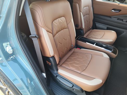 New 2026 Nissan Pathfinder Platinum FWD image 14