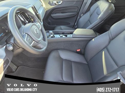 Certified 2025 Volvo XC60 B5 Core image 12