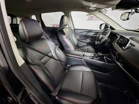 Certified 2025 Nissan Rogue SV w/ Rock Creek Premium Package image 31