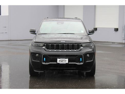 Used 2022 Jeep Grand Cherokee Overland w/ Luxury Tech Group IV AWD/4WD image 5