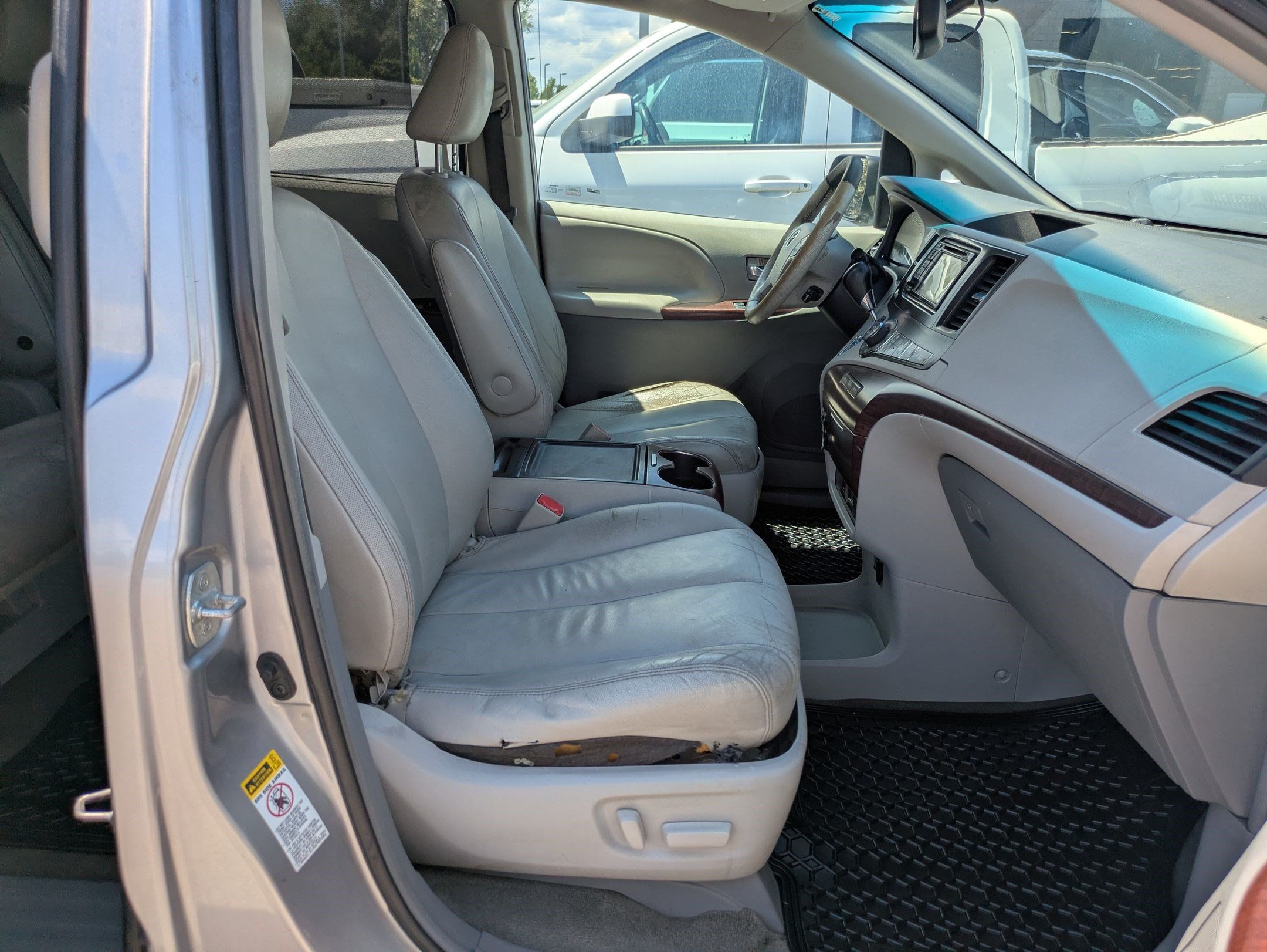 Used 2012 Toyota Sienna XLE w/ Entertainment Pkg FWD image 34