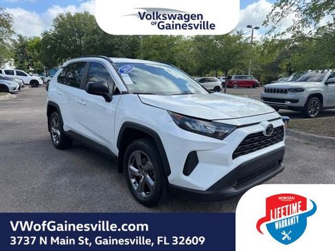 Used 2019 Toyota RAV4 LE FWD image 1