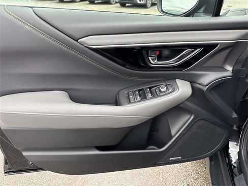 Used 2025 Subaru Outback Onyx Edition image 11