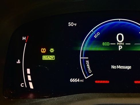 Used 2025 Toyota Camry SE image 25