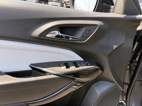 Used 2025 Chevrolet Trax LT w/ LT Convenience Package image 19