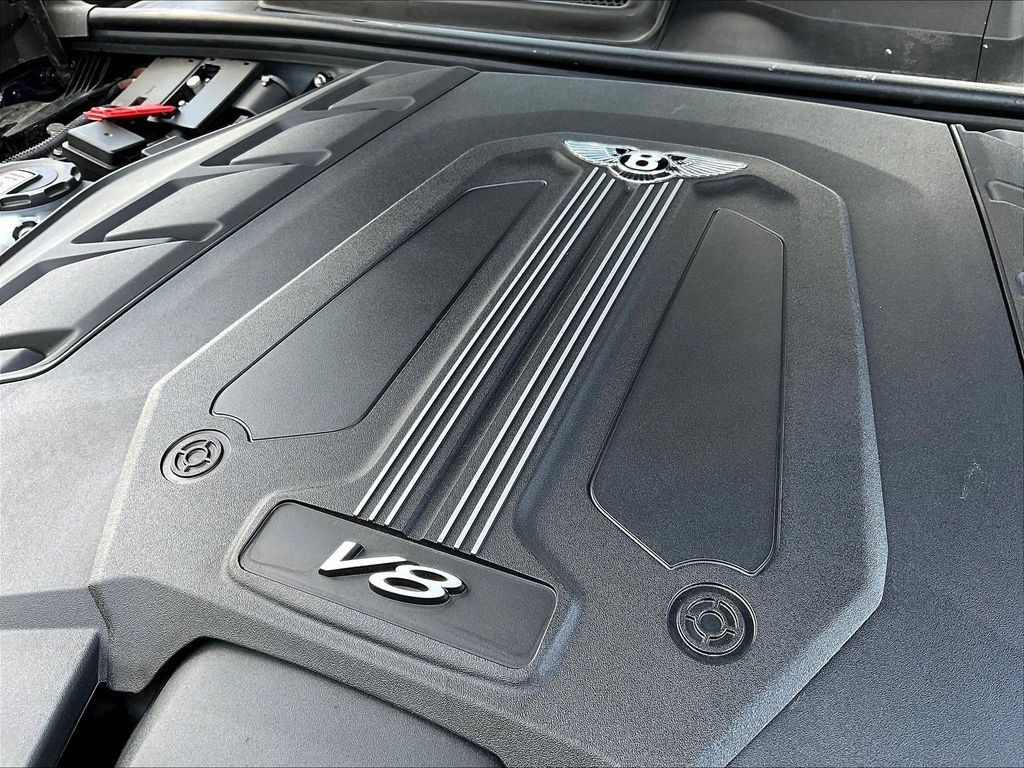 Used 2021 Bentley Bentayga AWD/4WD image 31