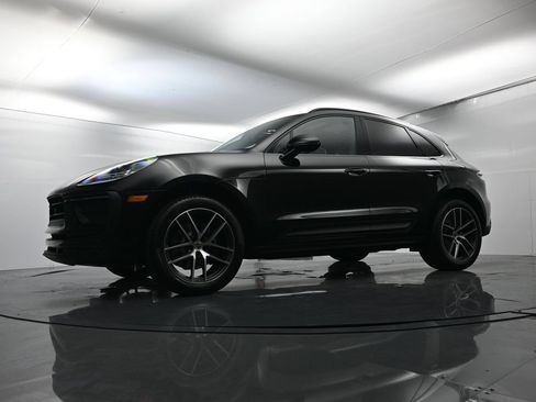 Certified 2026 Porsche Macan AWD/4WD image 44