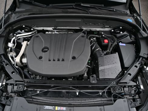 Used 2025 Volvo XC60 B5 Plus image 34