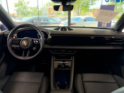 Used 2025 Porsche Macan Electric RWD image 33