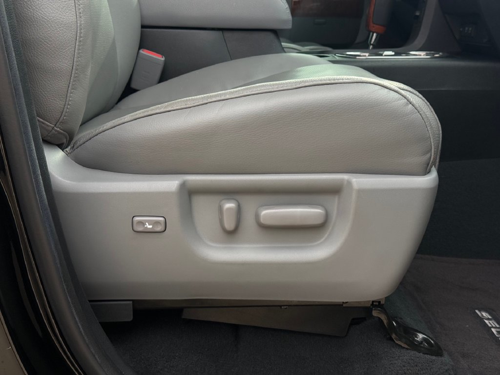Used 2020 Toyota Sequoia Platinum AWD/4WD image 26
