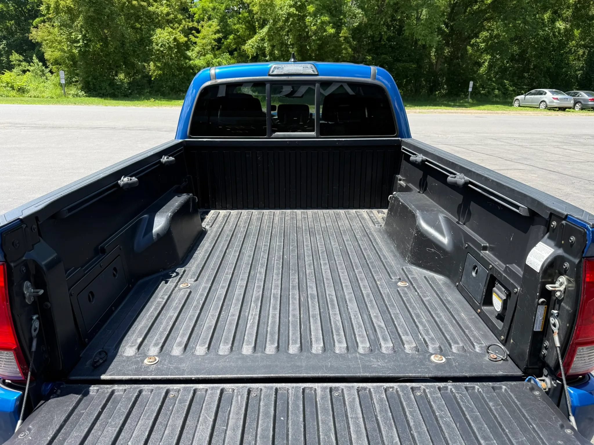 Used 2016 Toyota Tacoma TRD Sport w/ Towing Package AWD/4WD image 37
