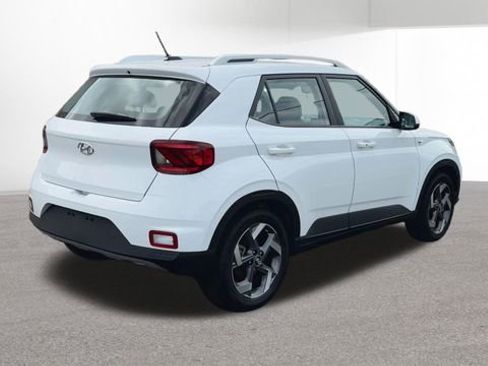 Used 2025 Hyundai Venue SEL image 9