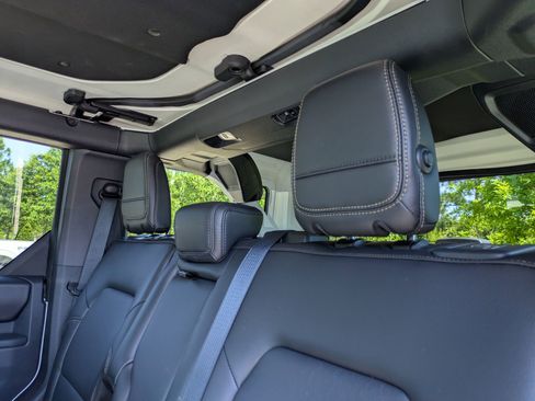 Certified 2025 Ford Bronco Badlands AWD/4WD image 32