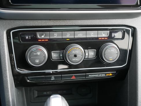 Used 2021 Volkswagen Atlas SEL Premium image 23