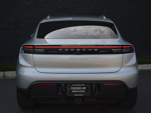 Certified 2025 Porsche Macan 4S Electric image 6