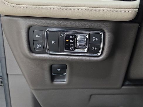 Used 2023 Lincoln Nautilus Reserve w/ Equipment Group 202A image 23