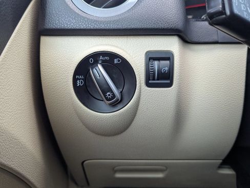 Used 2016 Volkswagen Tiguan SE AWD/4WD image 23