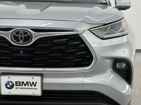 Used 2023 Toyota Highlander Platinum FWD image 12