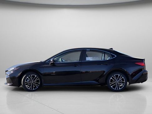 Used 2025 Toyota Camry XLE FWD image 16