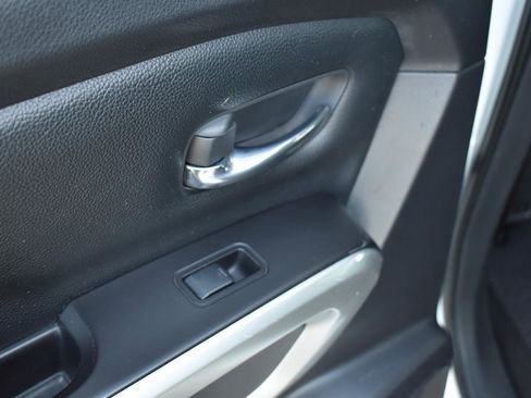 Used 2021 Nissan Titan SV w/ SV Convenience Package image 50