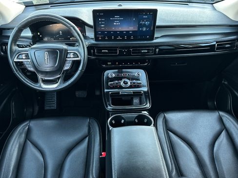 Used 2022 Lincoln Nautilus FWD w/ Premium Package image 12