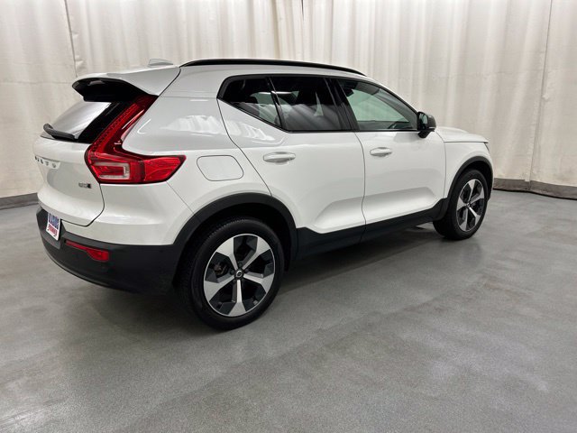 Used 2024 Volvo XC40 B5 Plus w/ Climate Package AWD/4WD image 4