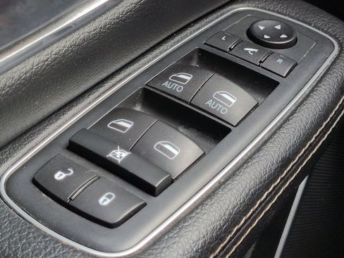 Used 2020 RAM 1500 Laramie AWD/4WD image 23