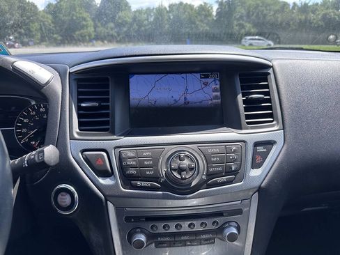Used 2018 Nissan Pathfinder SL w/ Cargo Package FWD image 10