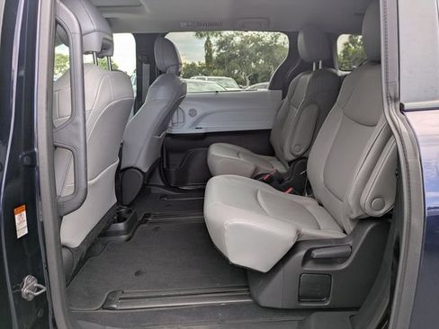 Used 2025 Toyota Sienna XLE FWD image 15