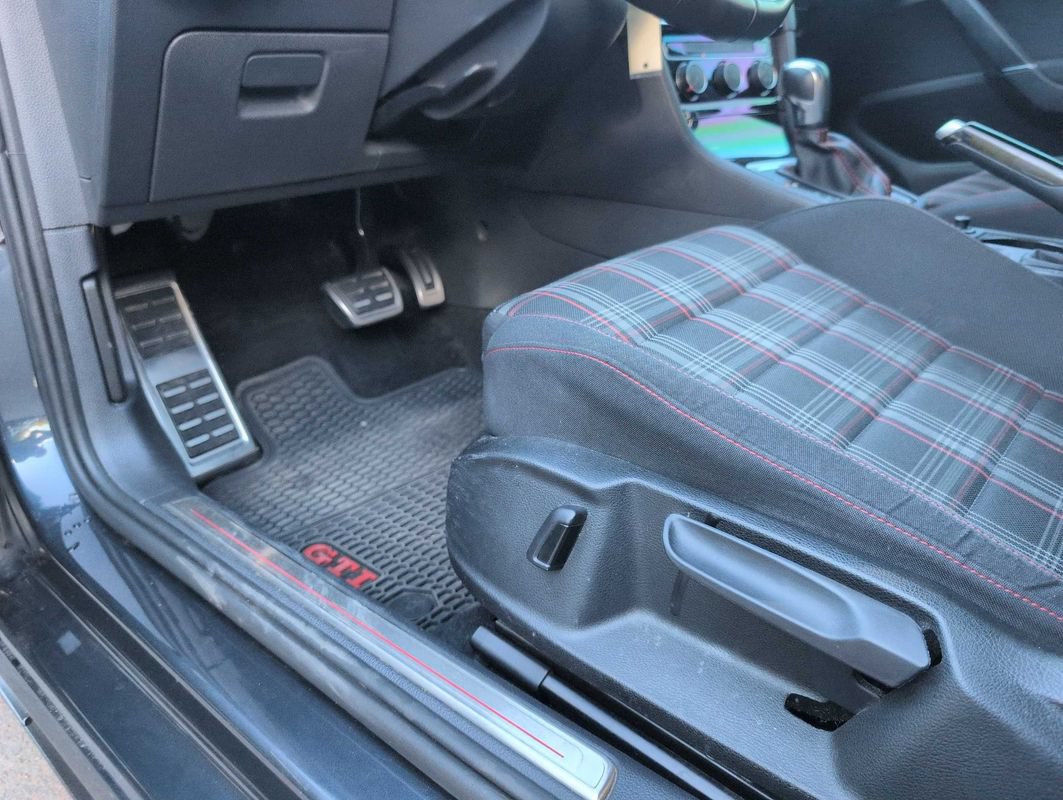 Used 2020 Volkswagen GTI S FWD image 19