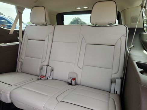 Used 2023 GMC Yukon XL Denali AWD/4WD image 17