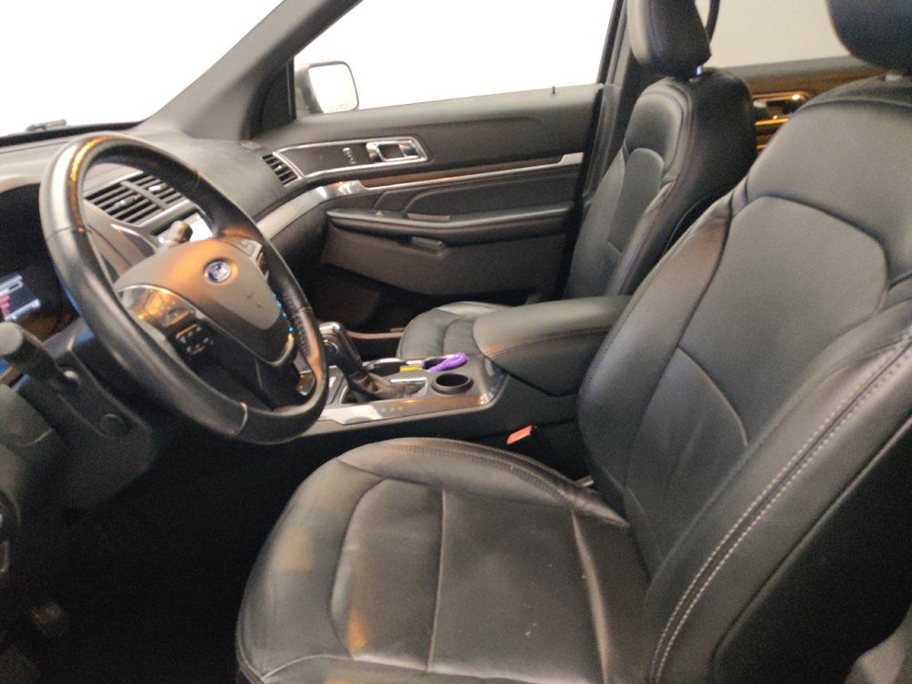 Used 2019 Ford Explorer Limited w/ Class III Trailer Tow Package FWD image 17