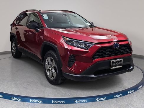 Used 2022 Toyota RAV4 LE AWD/4WD image 4