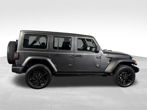 Used 2025 Jeep Wrangler Unlimited Sahara w/ Safety Group AWD/4WD image 5